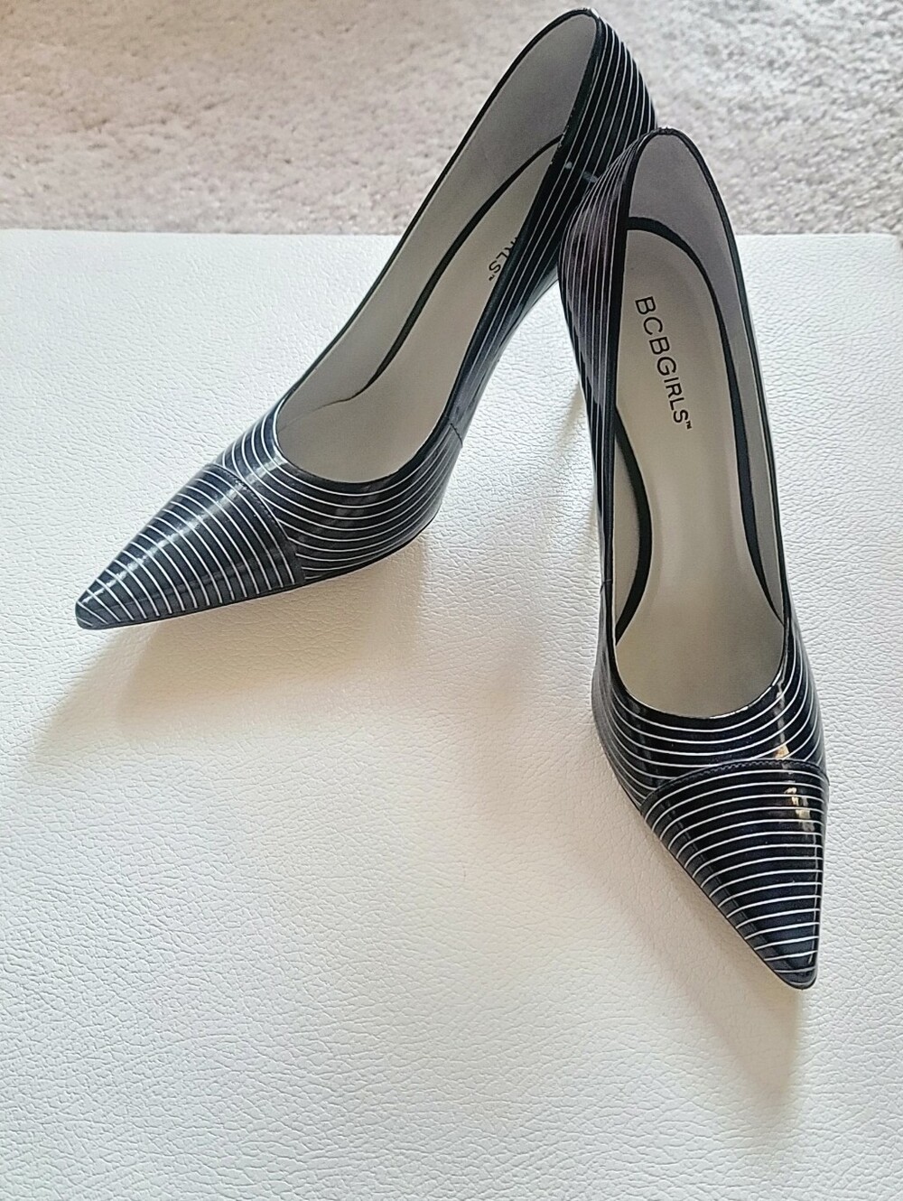 BCBGirls Y2K Black & Silver Striped Patent Pointed Toe 3.5" Heels Sz 8 - Picture 8 of 10